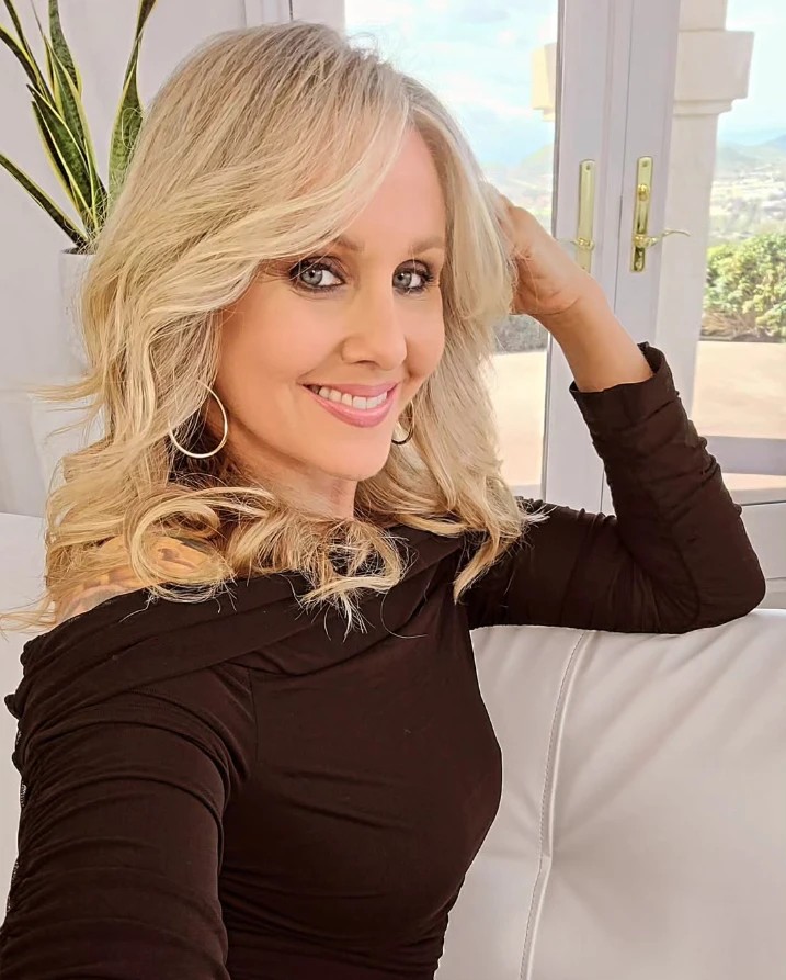 Julia Ann, a blonde MILF lesbian OnlyFans icon, in a black top